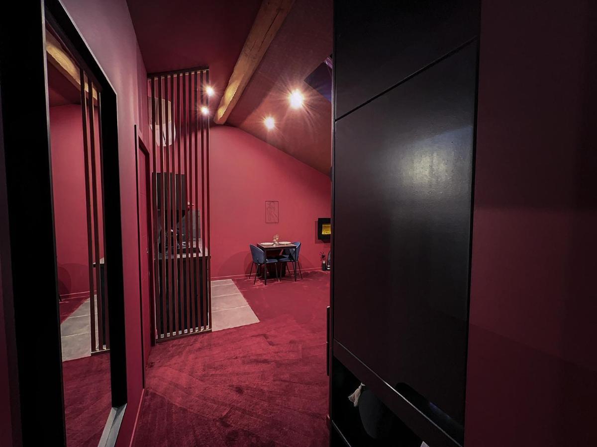 Suite Rouge Baiser Avec Jacuzzi Privatif - Loveroom Insolite Сент-Етьєн Екстер'єр фото