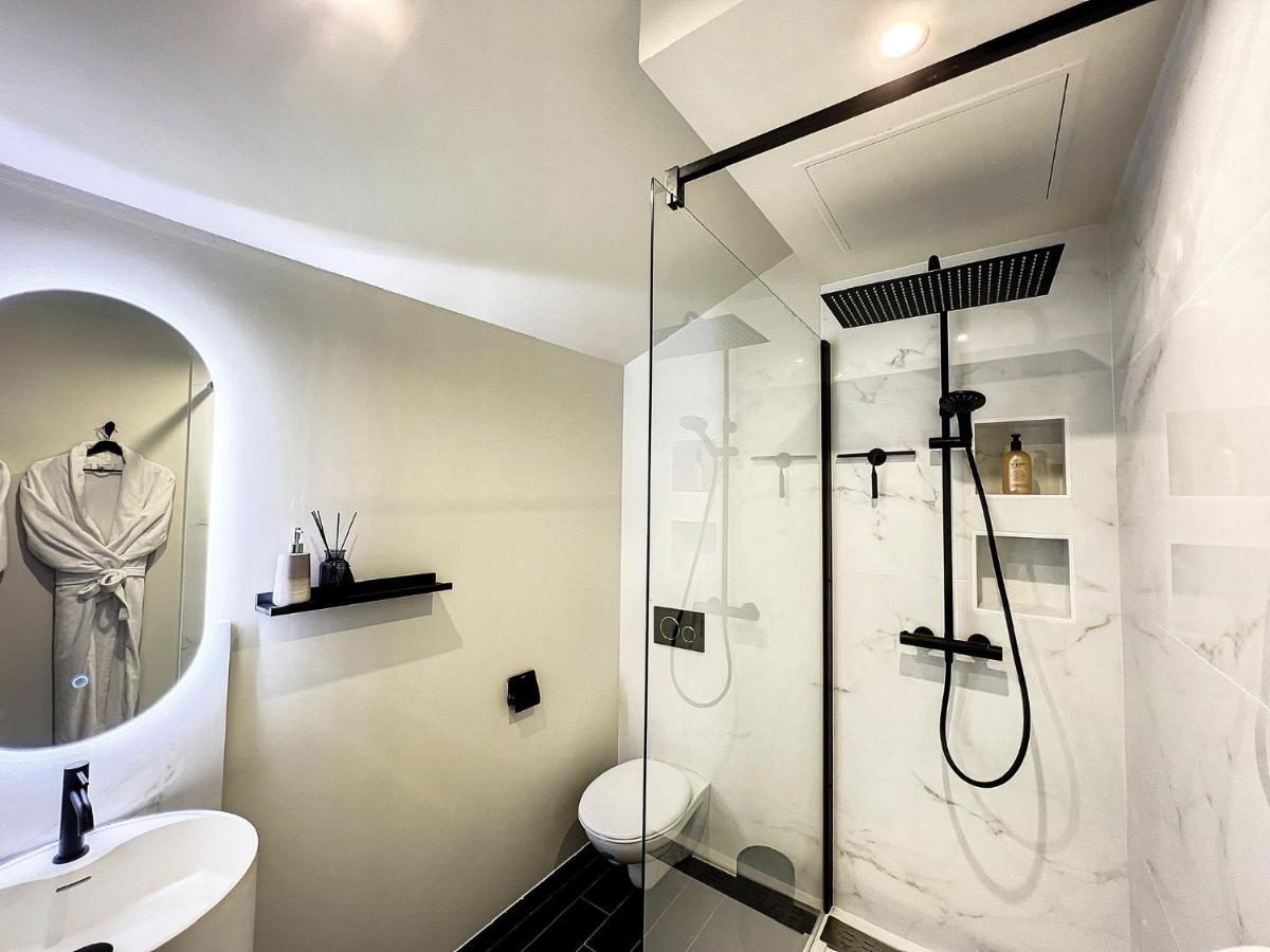 Suite Rouge Baiser Avec Jacuzzi Privatif - Loveroom Insolite Сент-Етьєн Екстер'єр фото
